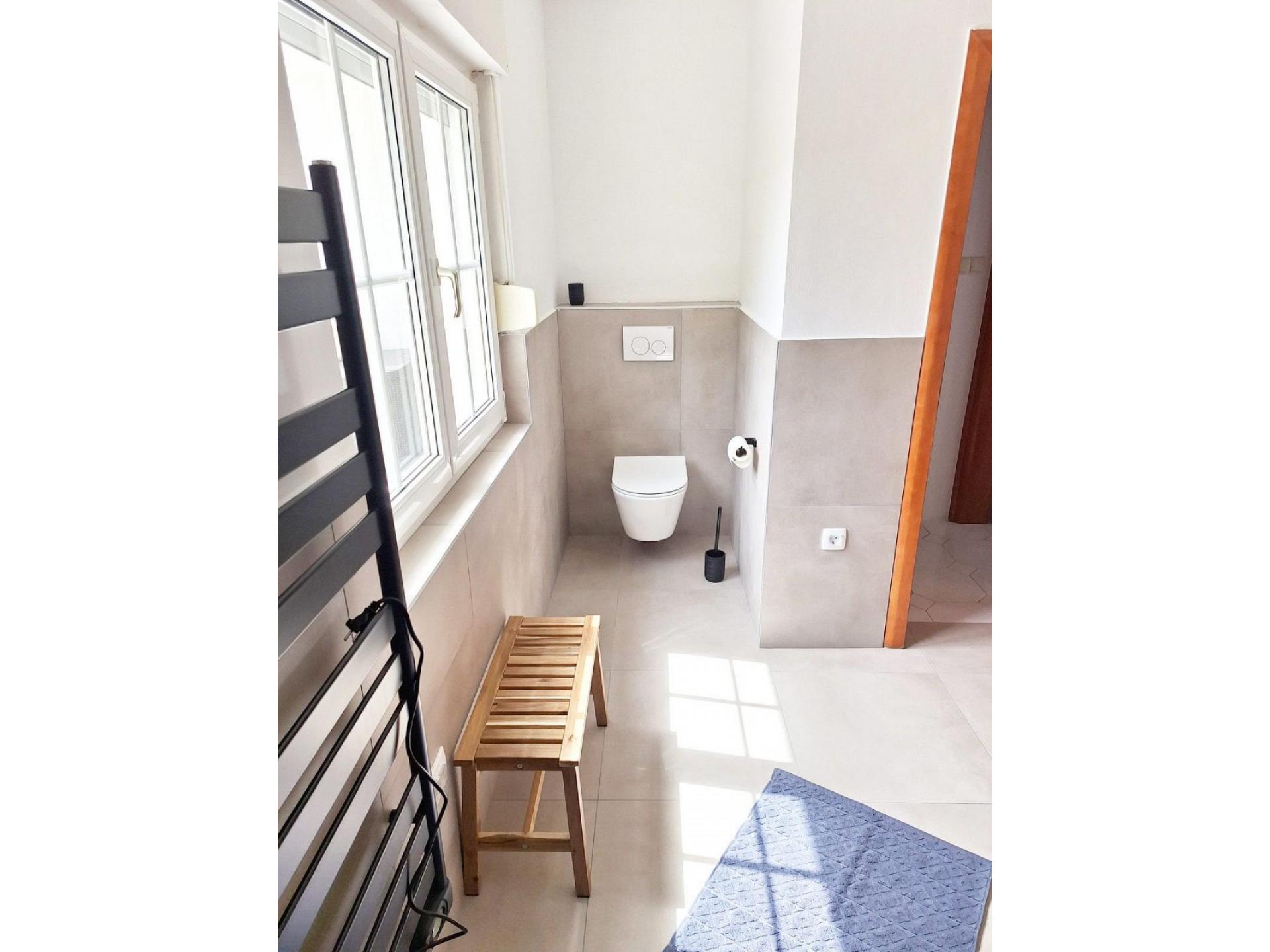 Badezimmer Ansicht 2